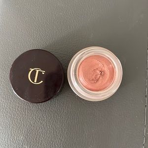 Charlotte Tilbury eyes to mesmerize cream eyeshadow in Pillow Talk